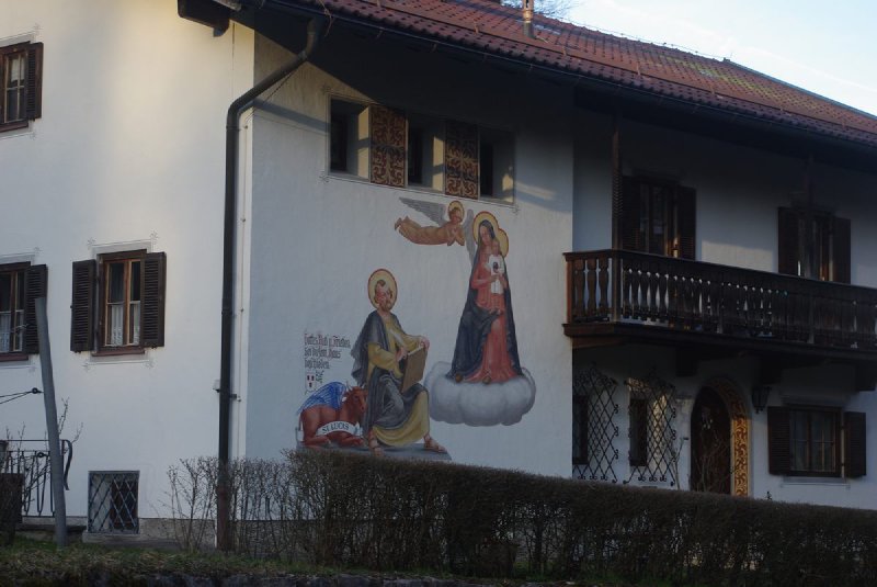 House at Schmalschlägerstraße 12 with traditional Luftlmalerei